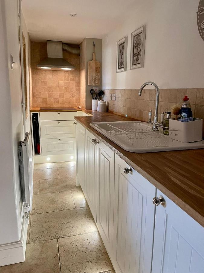 Hebe Cottage - Idyllic And Homely With Attention To Detail Atworth Luaran gambar